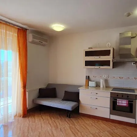 Apartament Bazsi Golden *
